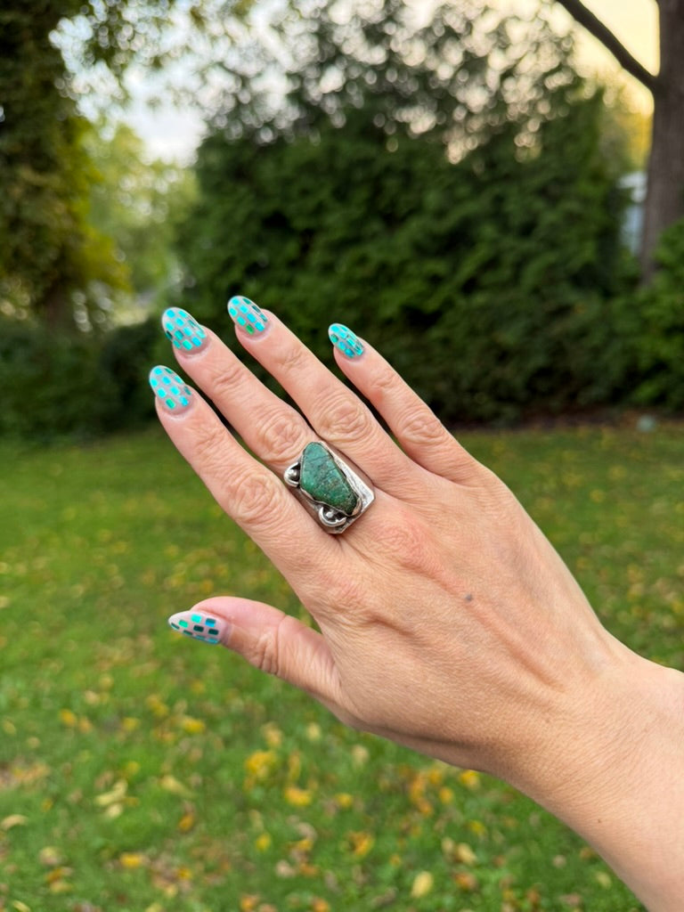 Unsigned Vintage Sterling Silver Ring with Deep Green Turquoise Sz 11.75