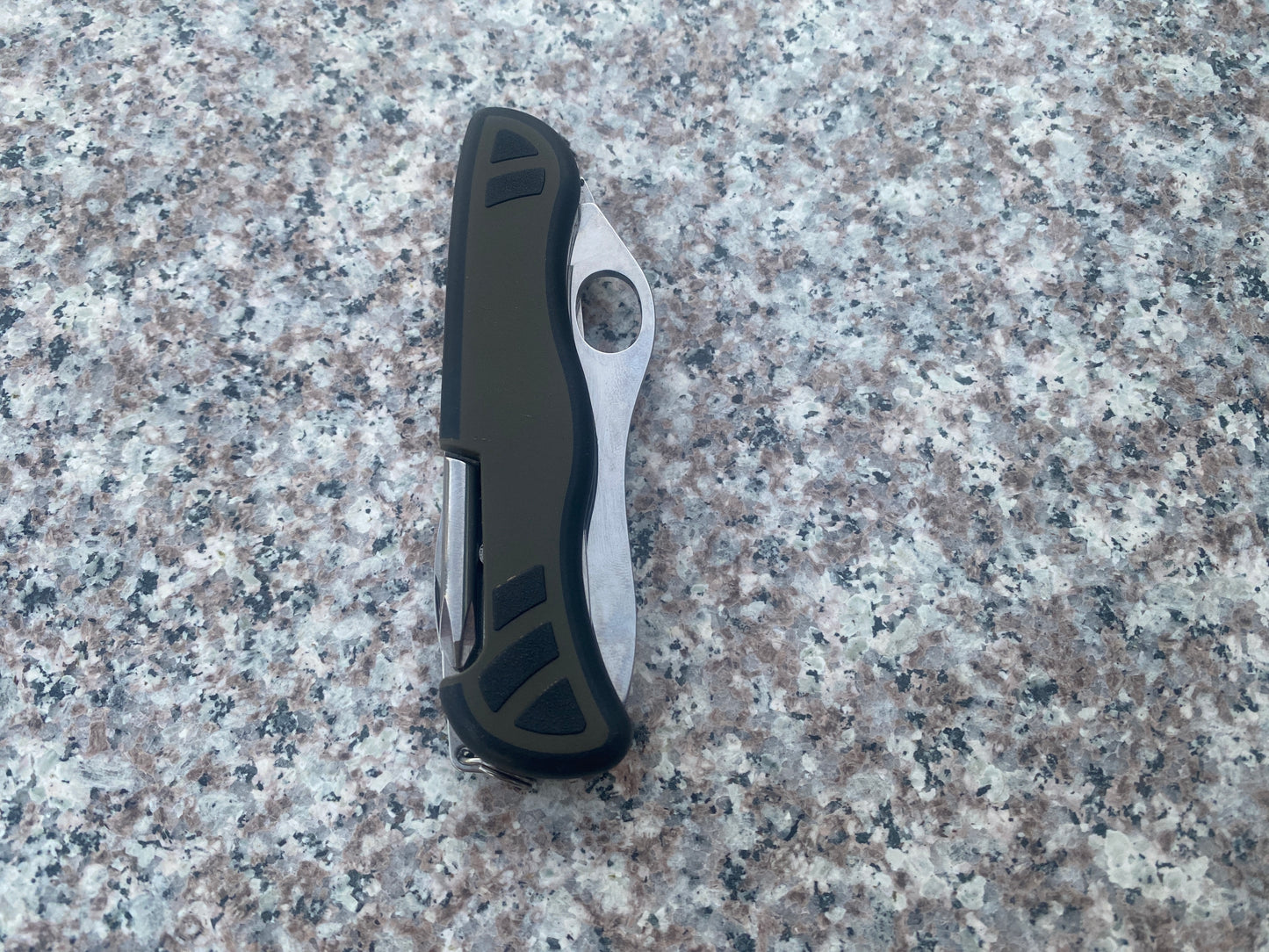 2013 Victorinox Swiss Army One-Hand Soldier Standard Issue Multi-Tool,