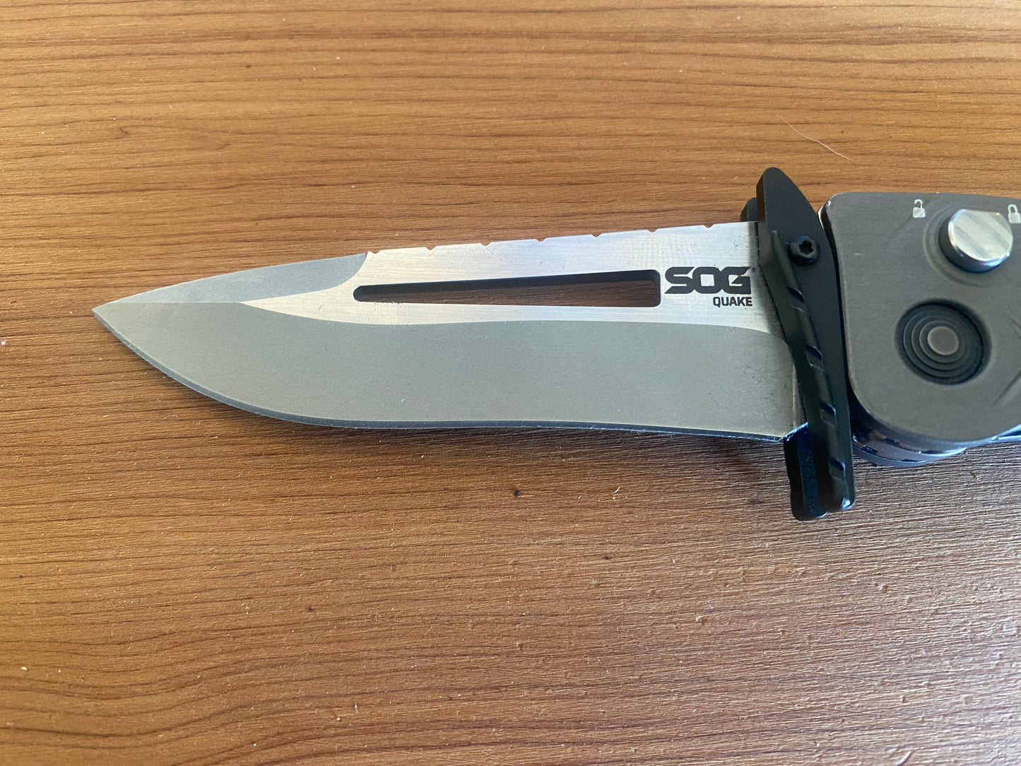 Sog Quake Spring Assisted Pocket Knife