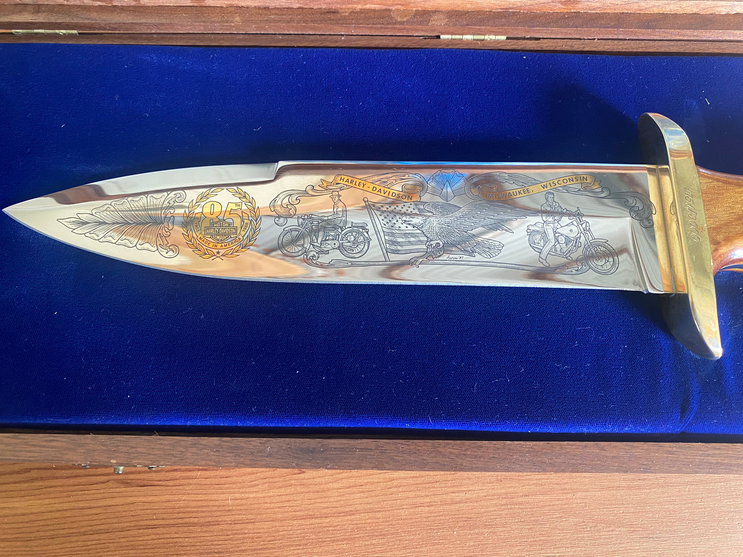 Buck Custom Harley-Davidson 85th Anniversary Bowie Knife Number 1751/3000.