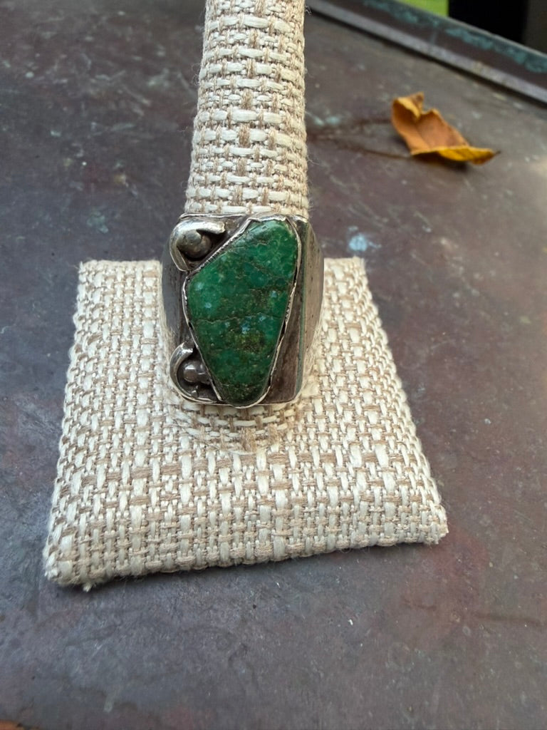 Unsigned Vintage Sterling Silver Ring with Deep Green Turquoise Sz 11.75