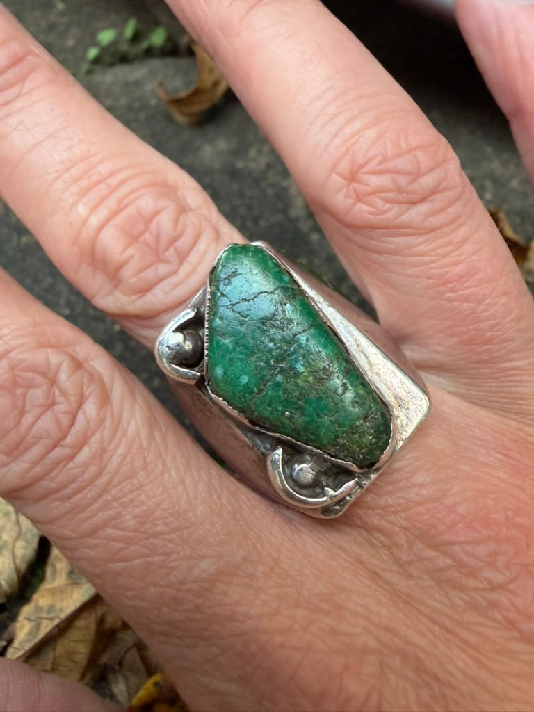 Unsigned Vintage Sterling Silver Ring with Deep Green Turquoise Sz 11.75