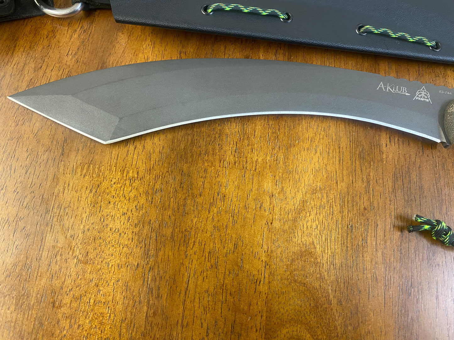 Tops A-Klub machete