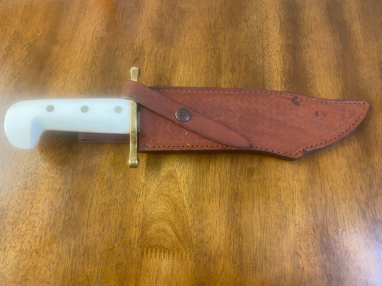 Case XX White Hunter Bowie knife