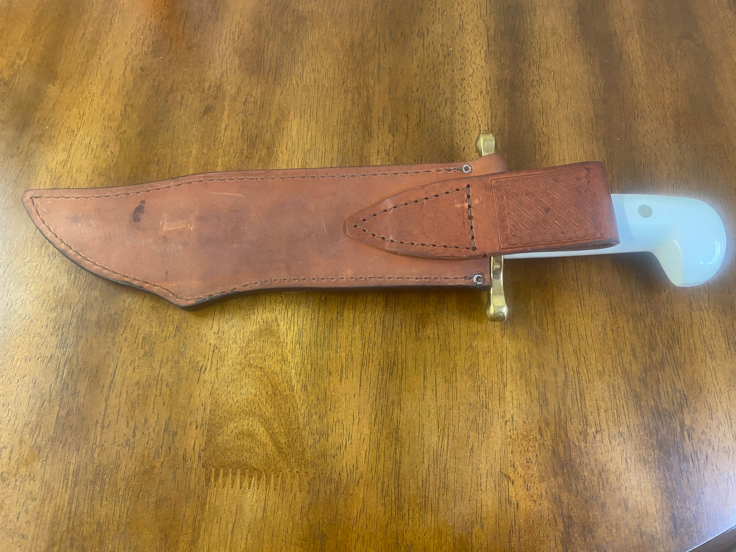 Case XX White Hunter Bowie knife