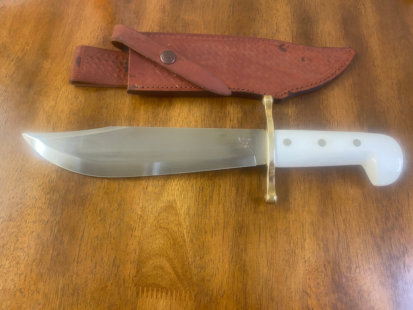 Case XX White Hunter Bowie knife