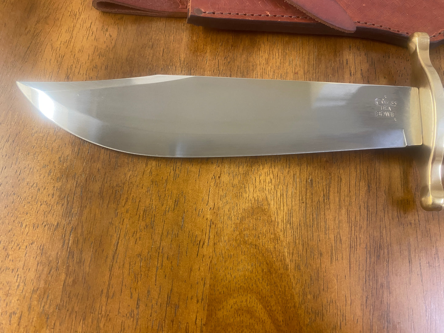 Case XX White Hunter Bowie knife