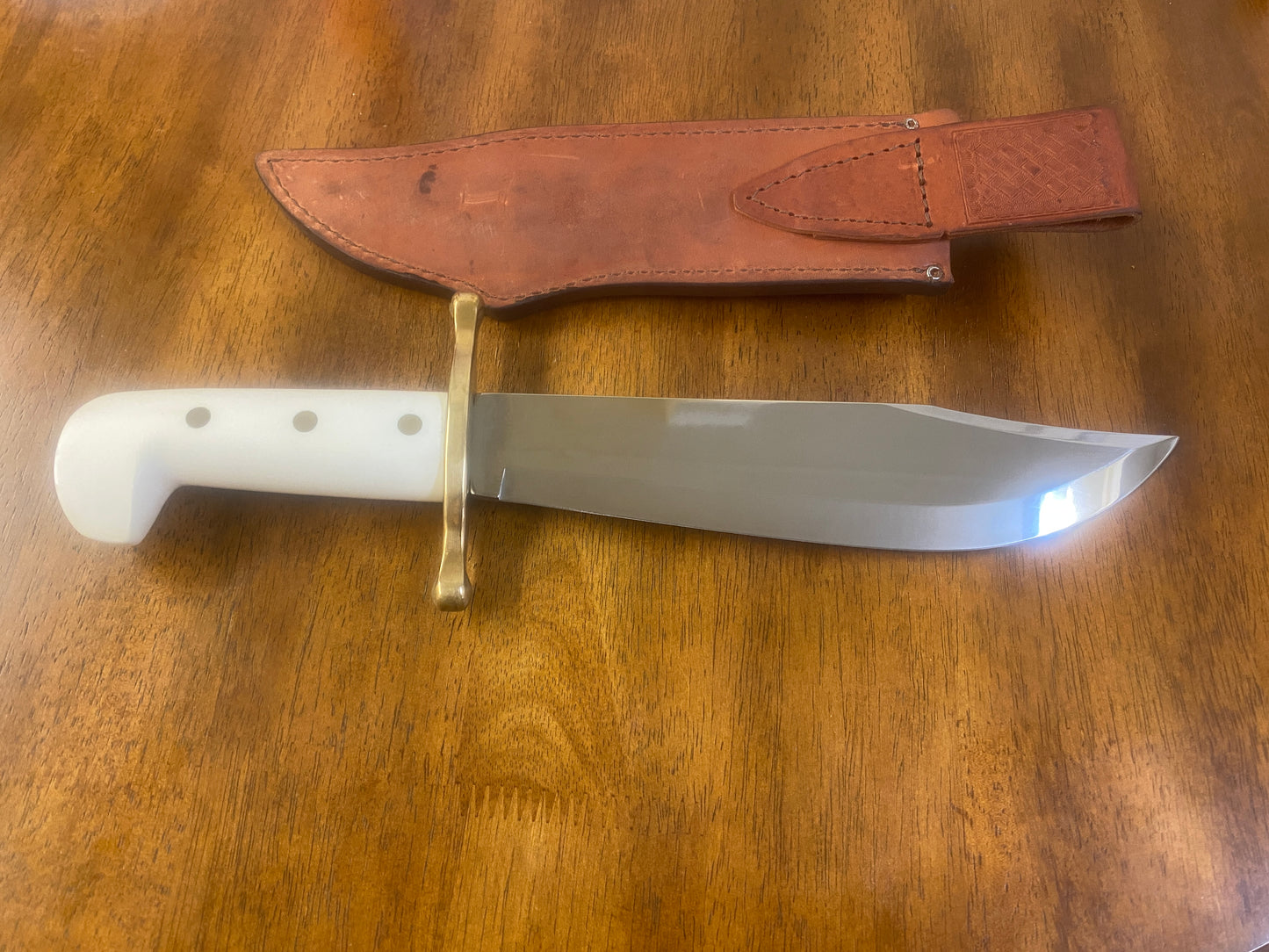 Case XX White Hunter Bowie knife