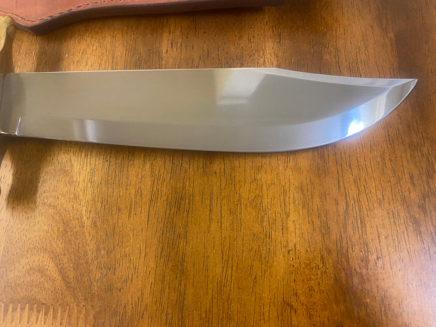 Case XX White Hunter Bowie knife